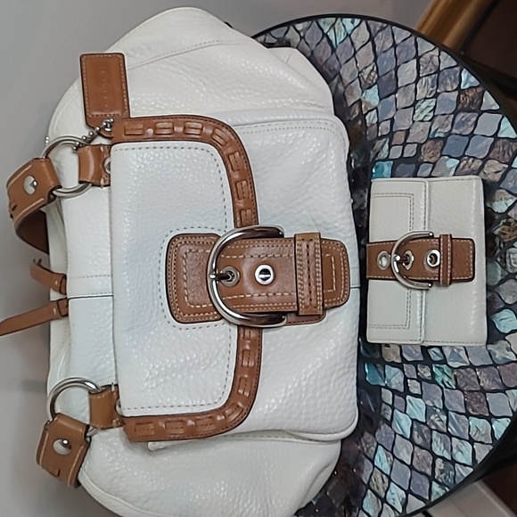 Authentic Coach Hanbag (Vintage) - Picture 15 of 16